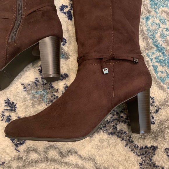 NWT Brown Suede Boots - Picture 4 of 7